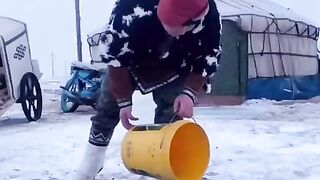 How people in Inner Mongolia store their food