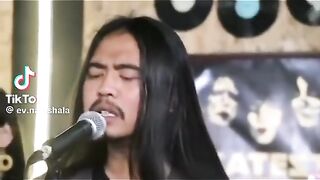 Chinese singing its funny