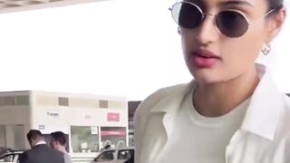 Athiya Shetty makes a stylish appearance at the Airport #athiyashetty #shorts #short #trending #viral #bollywood #shortvideo