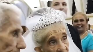 لا يهم السن كل مايهمنا أن نعيش ماتبقا لنا من العمر