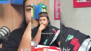 Artis sombong!! Siapa ya?