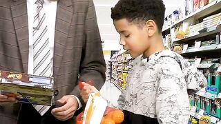 Quand tu croises ton pote RICHE au supermarché ????