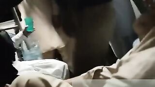 چلتی ٹرین میں پولیس اہلکار کا خاتوں مسافر اور بچوں پر تشدد