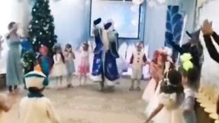 Танец деда мороза