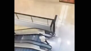 Man in white shirt stands between Sydney mall mass stabber and a group of young kids