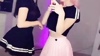 TikTok twins dance to Phut Hon viral song ???? (E-girl) laurenxburch