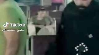 اضحك من قلبك