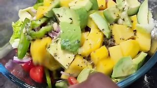 Refreshing and nutritious avocado salad