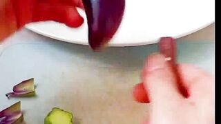 বেগুন দিয়ে অসাধারণ একটি জুতা বানালো
