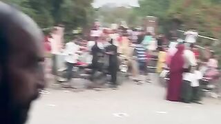 لاہور فرخ آباد شاہدرہ  فیملی پارک میدان جنگ بن گیا ۔۔۔
