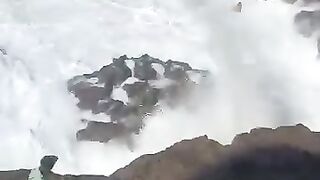 الحمد لله ثم إنقاذ هذا الإنسان من الموت