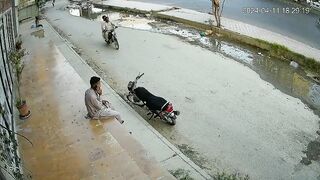 سرے عام ڈاکوؤں کی واردات ????????