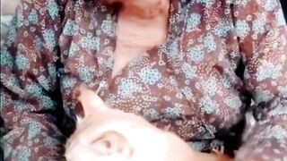 Terharu, Nenek Menasihati Oyen Seperti Anaknya Sendiri