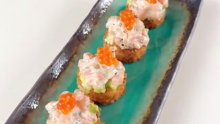 Crispy rise with salmon tartare