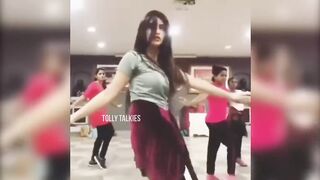 #Dhamaka Heroine Sreeleela Dance Practice Video _ Dhamaka Making _ Tolly Talkies.