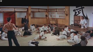『0084』 Chen Zhen trashes the entire Bushido school along with their teacher. @ 【Fist of Fury, 1972, - Bruce Lee】