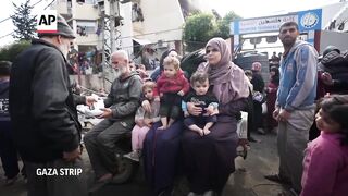 Displaced people in central Gaza Strip attempt to return to the north.