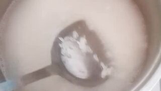 Nasi kemarin udah basi di olah bubur karna tidak mampu beli beras