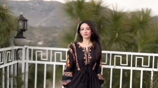 Black is ❤️  Dress by : @outfitters_pk Heels by : @shopelegancia