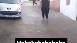 إلى كانت معاك هذه المرأة لا تخاف