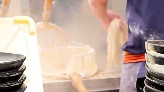 eat sanuki udon