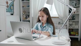 الاطفال والالكترونيات