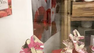 “Shopaholic’s Guide: Trendy Treasures Unveiled!”