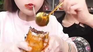 Chainess food eating