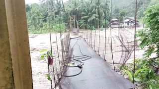 Banjir dan jembatan gantung