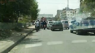 Busy road ki crossing