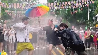 The correct gameplay for Water Splashing Festival # Xishuangbanna