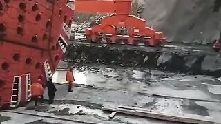 آلة عملاقة حفر الانفاق subway
