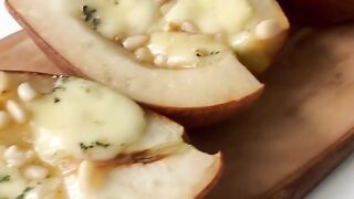 Груши с сыром и орехами
