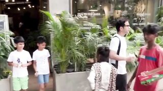Tushar Kapoor Spotted at Kitchen Garden Juhu #tusharkapoor #shorts #short #trending #viral #bollywood #shortvideo