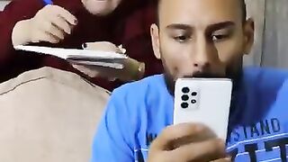 المرأة التي تشك تراقبك