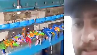 صناعة الأحذية البلاستيكية في أندونيسيا
