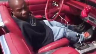 Self confidence without hands car deive