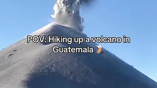 Gringos be like 'Wow'      The tour guide: 'Ruuuuuun!'