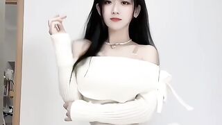 # Your girlfriend is online # Little waist twist # Beauty  dance