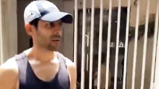 Kartik Aaryan Workout Mode Spotted At Gym Juhu #kartikaaryan #shorts #viral #youtubeshorts #trending #shortvideo #ytshorts