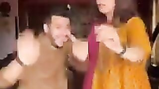 kanwal_aftab_and_ch_Zulqarnain_Sikandar_funny_TikTok_viral_video(240p).