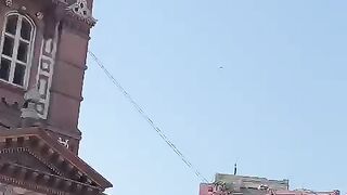 Pagal ghanta ghar pay charh gaya