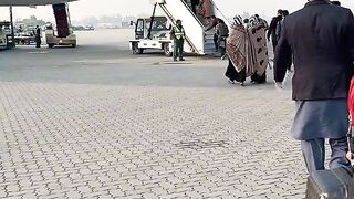 Mosafar jab waps ja raha hy