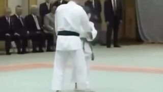 Putin gets owned by a 10 year old in Japan (from the year 2000