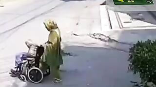 پاکستان میں دن بہ دن بے حسی میں اضافہ ہورہا ہے