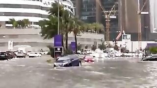 Disaster In The UAE - Severe  Flooding In Dubai - 70 Of The City is Flooded Low