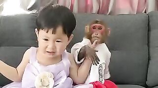 Monkey_is_angry_with_sister_and_crying_#monkeybaby_#cute_#cutemonkey(360p).