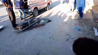 کراچی لانڈھی فاروق ٹیکسٹائل ملز کے قریب دھماکاں*