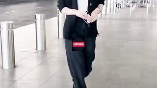 Kriti Sanon Spotted at Airport #kritisanon #short #shorts #trending #viral #bollywood #viralshorts