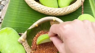 Saticfiying mocbang the manggo